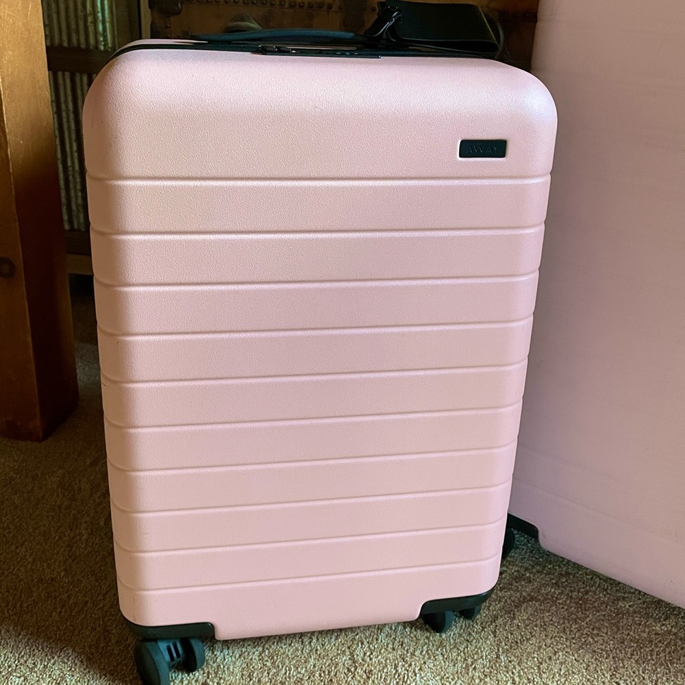 Away The Bigger Carry On (Discontinued Blush Pink)